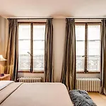 Champs Elysees-Faubourg 3-Bed Apartment In Paris