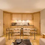 Champs Elysees-Faubourg 3-Bed Apartment In Paris