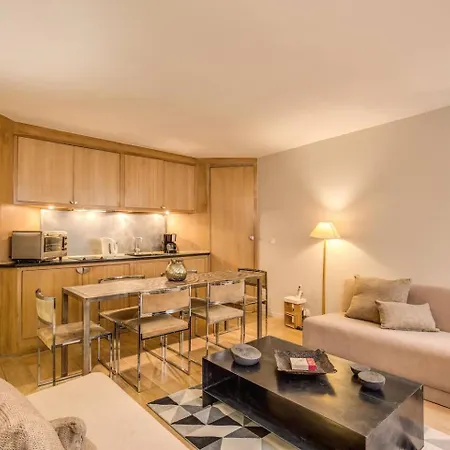 Apartment Champs Elysees-faubourg 3-bed In Paris