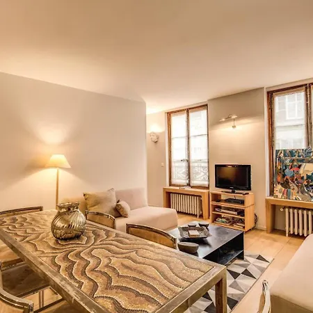 Apartment Champs Elysees-faubourg 3-bed In *