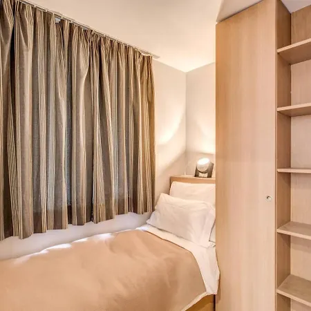Apartment Champs Elysees-faubourg 3-bed In *