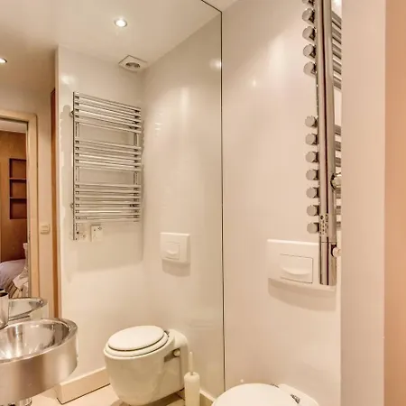 Apartment Champs Elysees-faubourg 3-bed In