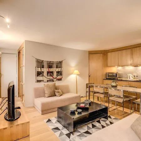 Apartment Champs Elysees-faubourg 3-bed In