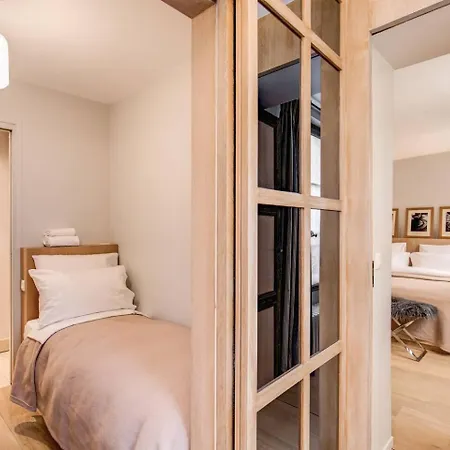 Champs Elysees-faubourg 3-bed In Apartment *